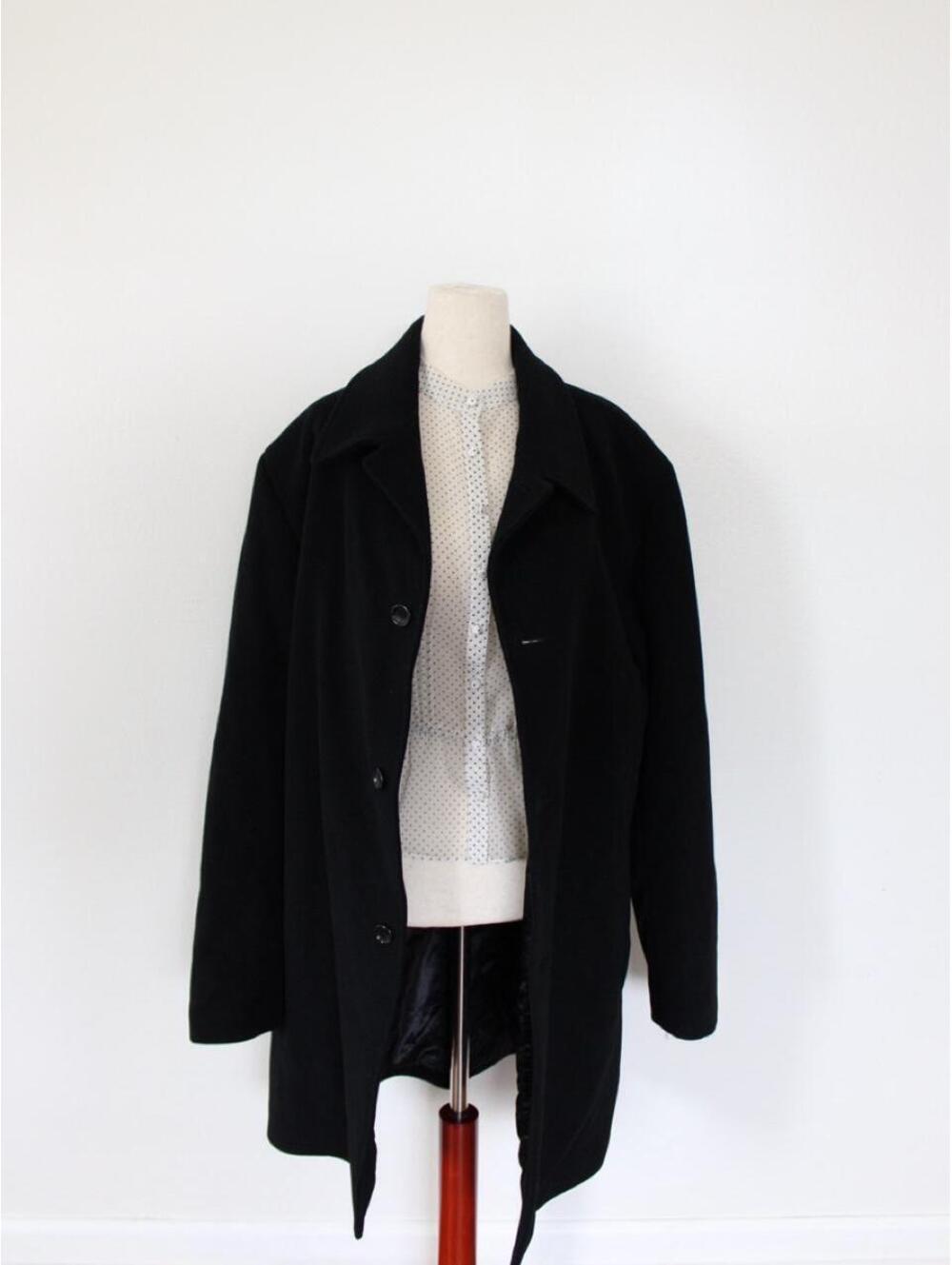 Banana Republic Black wool and cashmere with a classic collar. Size XL